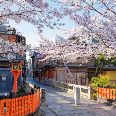 写真：春の京都・祇園巽橋